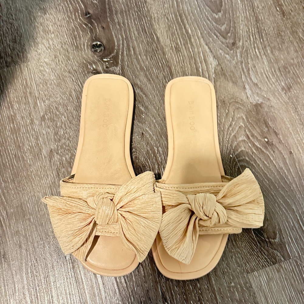 BAMBOO Women's Cream Bow Slide Sandals